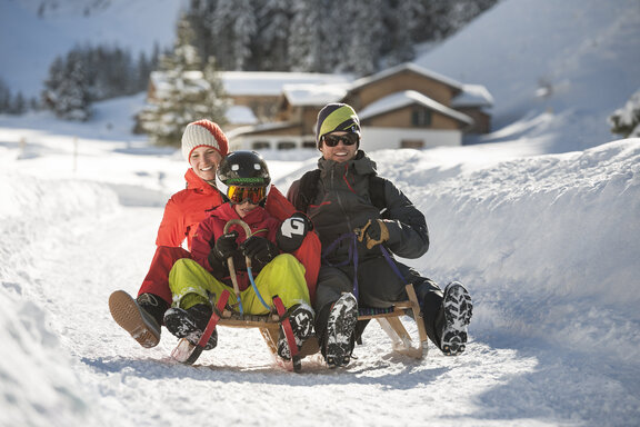 Schlitten fahren © TVB Stubai Tirol - Andre Schönherr