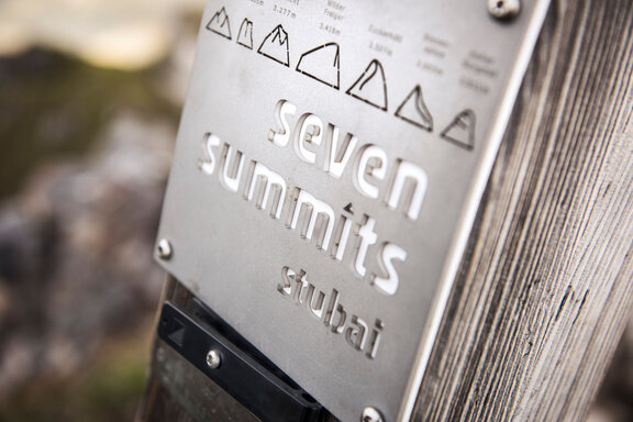 Seven Summits Stubai - Plakette am Gipfelkreuz Seven Summits Stubai - Plakette am Gipfelkreuz © TVB Stubai Tirol / Andre Schönherr