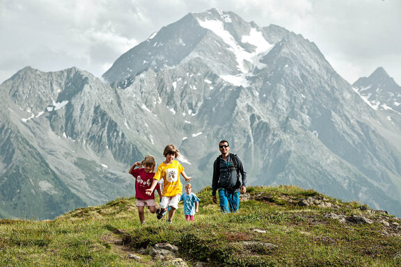 Wandern mit der Familie Wandern mit der Familie © TVB Stubai Tirol / Andre Schönherr