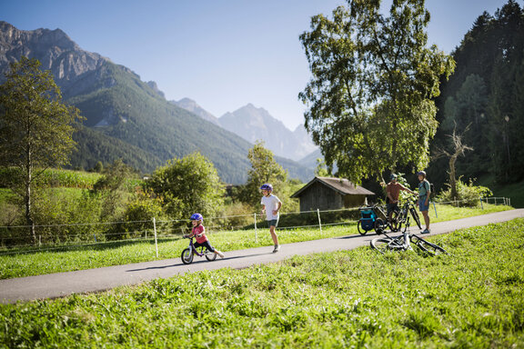 Radfahren mit der Familie Radfahren mit der Familie © TVB Stubai Tirol / Sebastian Marko